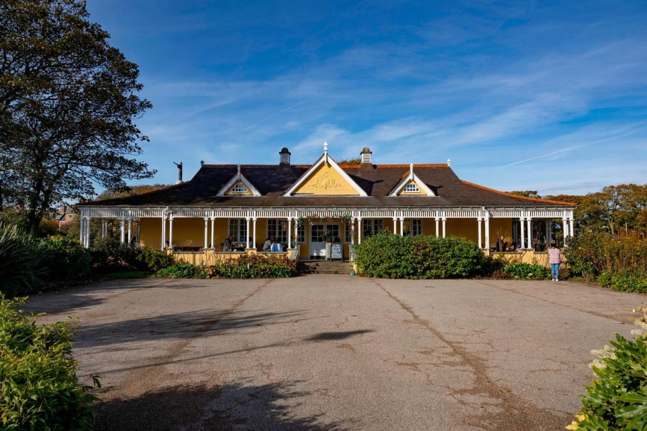 34 One Lägenhet Lytham St Annes Exteriör bild